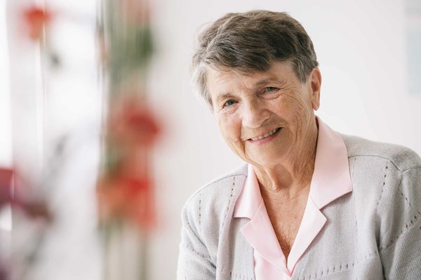 Comment les seniors peuvent-ils bénéficier de programmes d'éducation nutritionnelle spécifiquement conçus pour leur âge ?