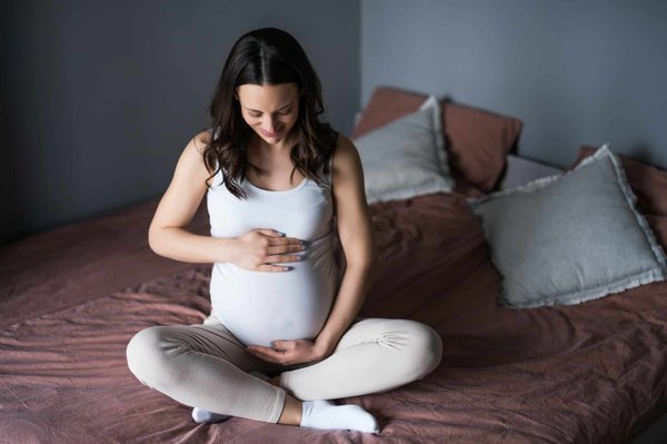 Les symptômes essentiels à surveiller lors d'un ventre dur grossesse