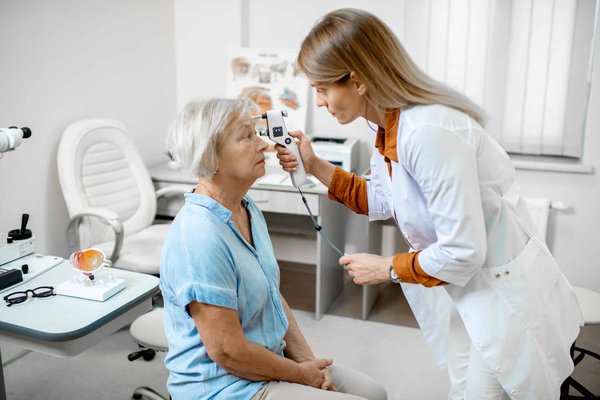 Quels sont les délais d'attente habituels pour une consultation chez un ophtalmologue à Genève ?